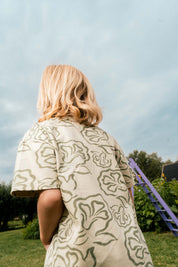 Shirt taupe bloemenprint | AOP Taupe Flower