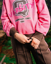 Roze sweater met donkerbruine boorden | Fuchsia