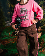 Roze sweater met donkerbruine boorden | Fuchsia