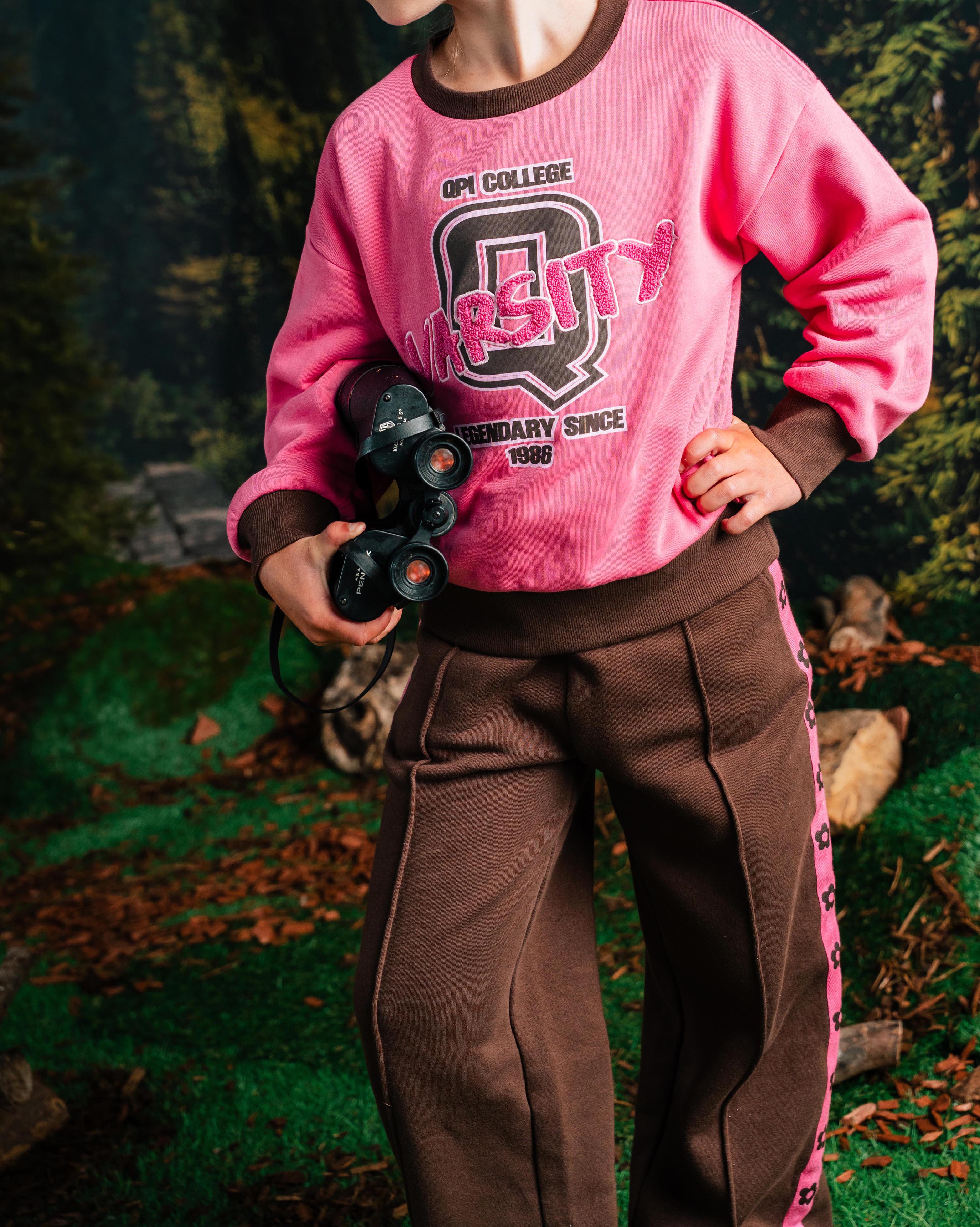 Roze sweater met donkerbruine boorden | Fuchsia