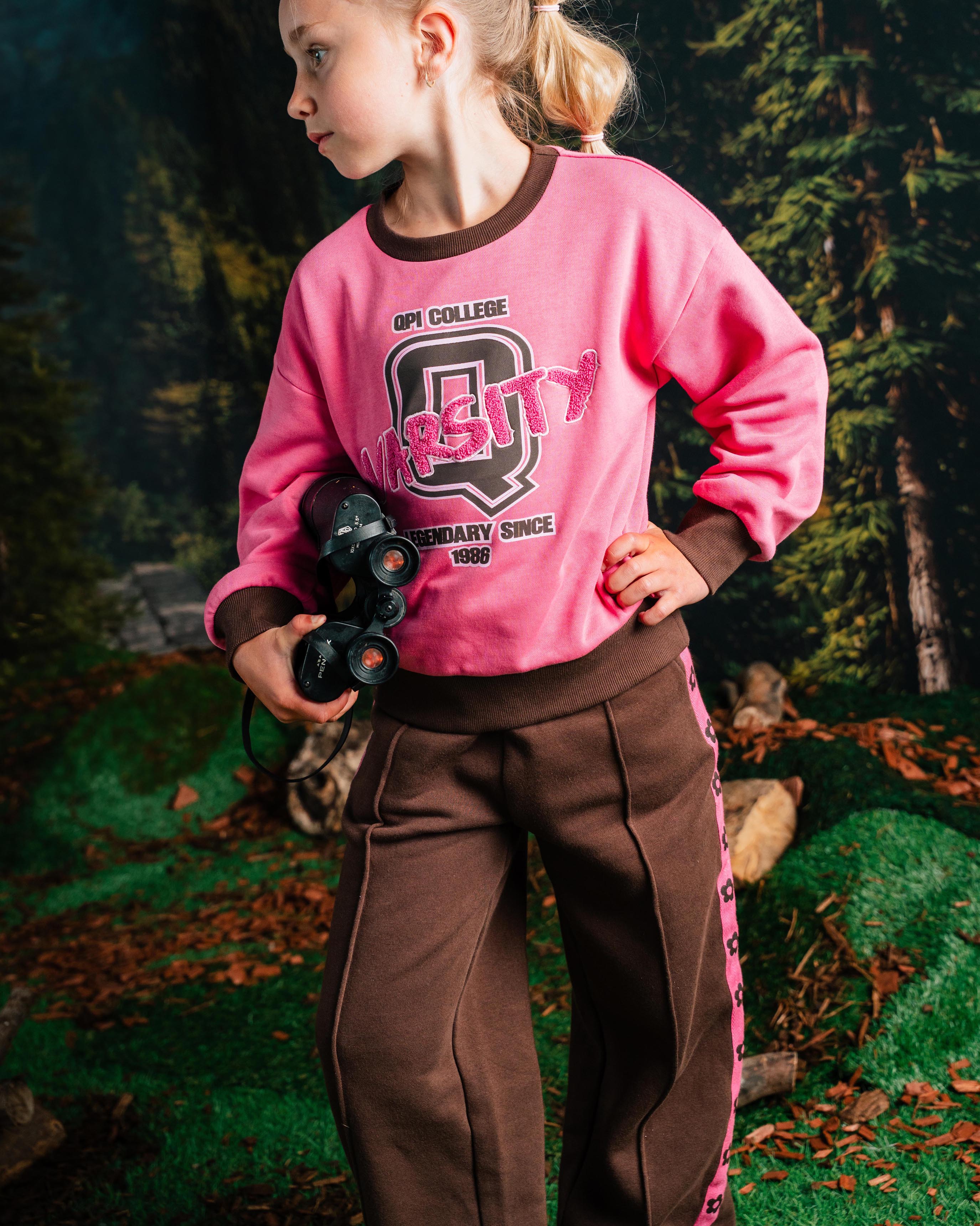 Donkerbruine broek met roze zijbies | Brown