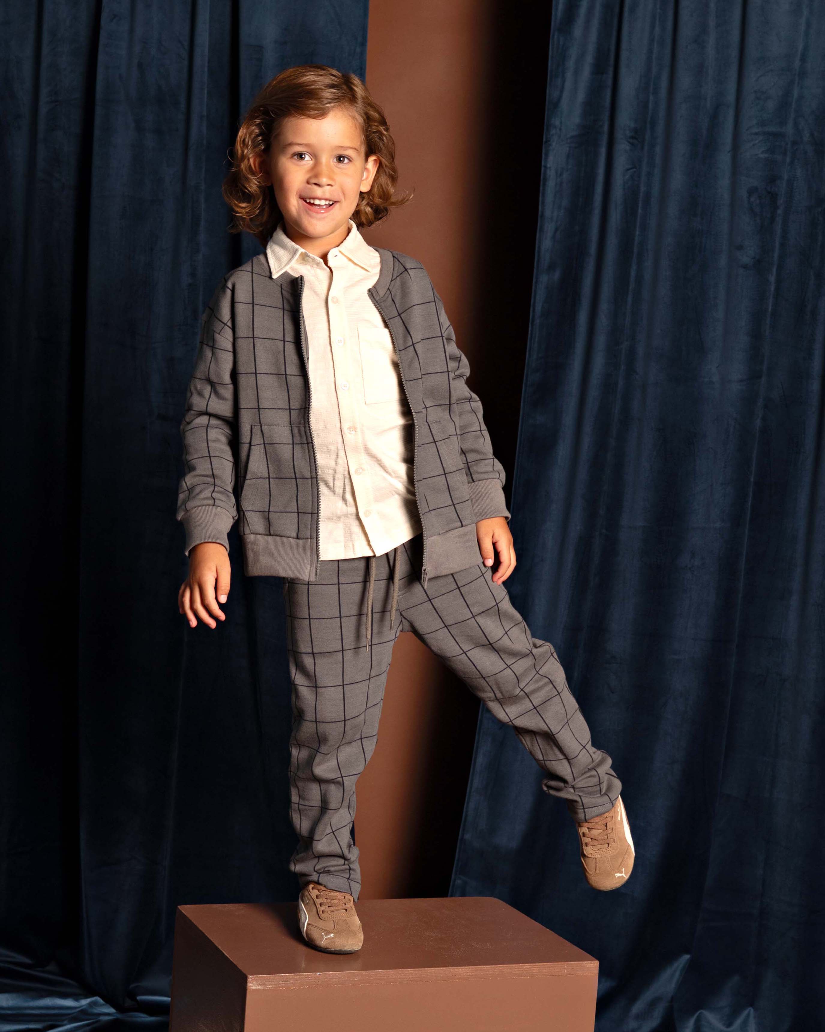 Donkergrijs vest met ruitdessin | AOP Grey Check