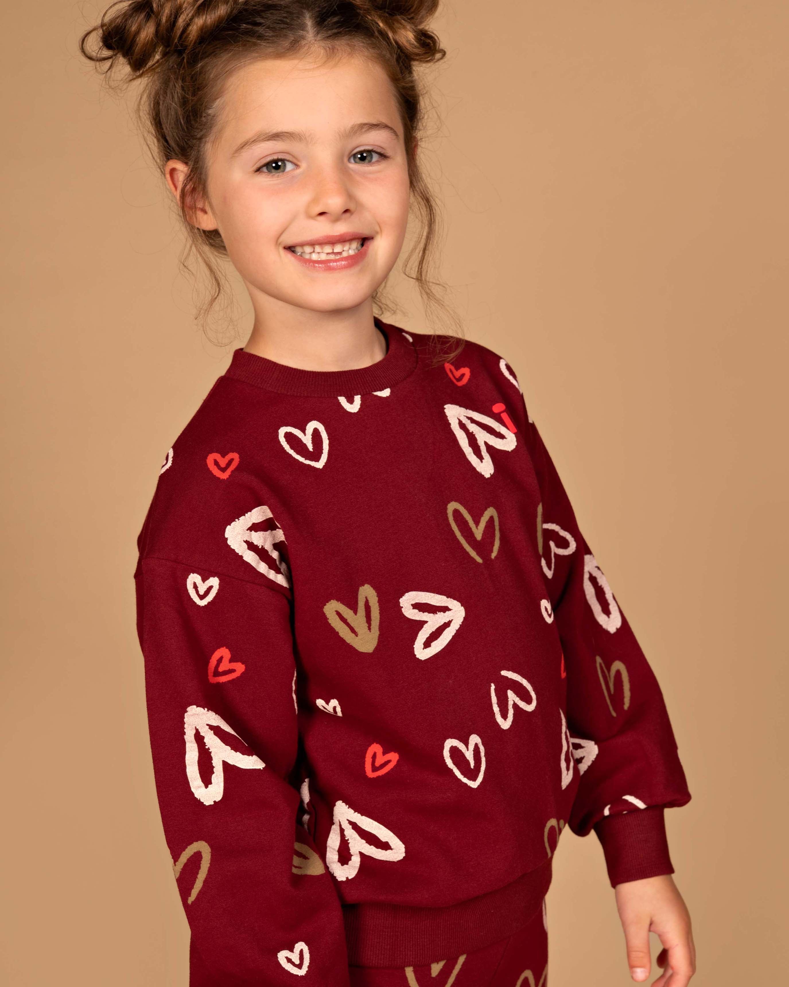 Bordeauxrode sweater met hartjesprint | AOP Red Hearts