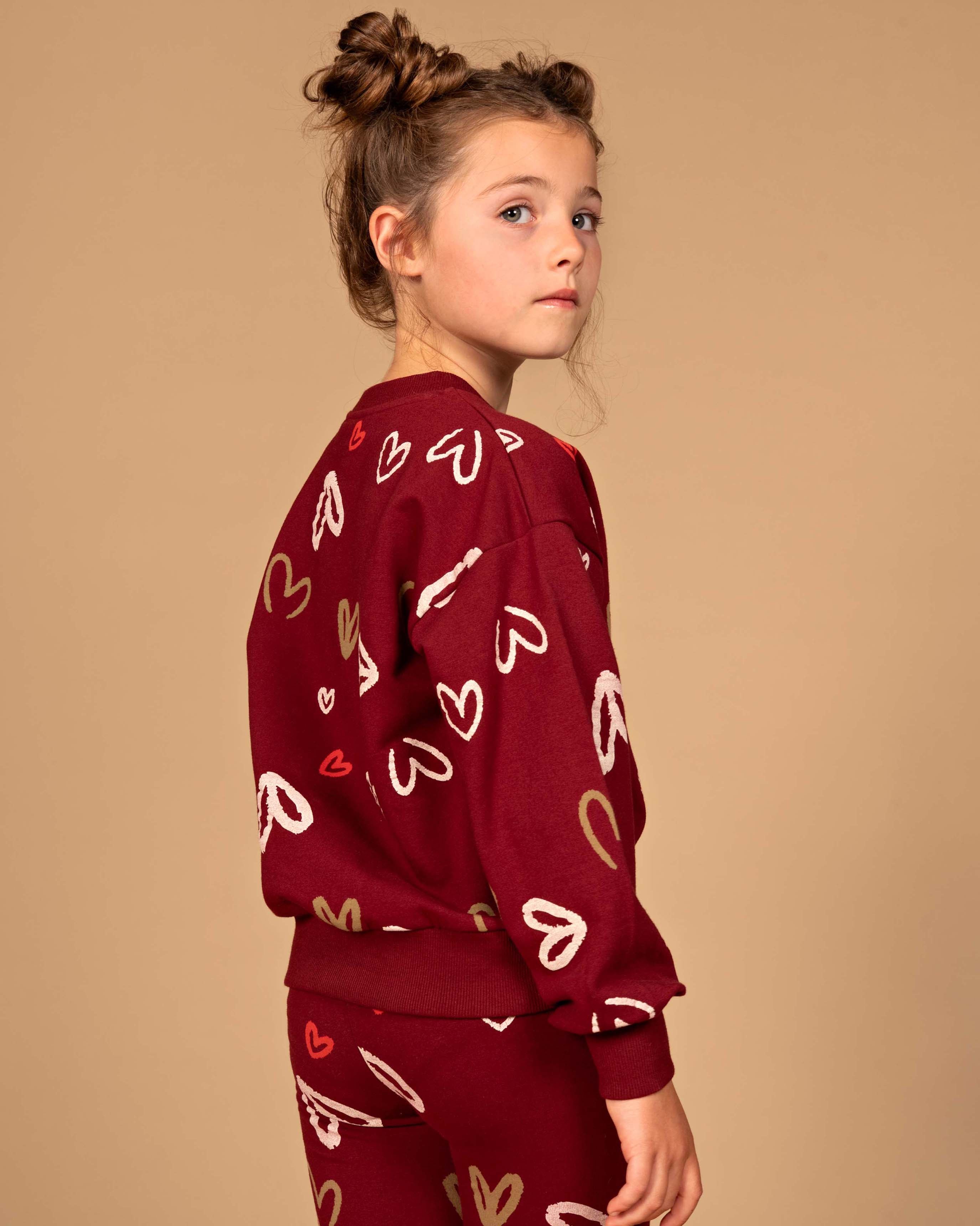Bordeauxrode sweater met hartjesprint | AOP Red Hearts