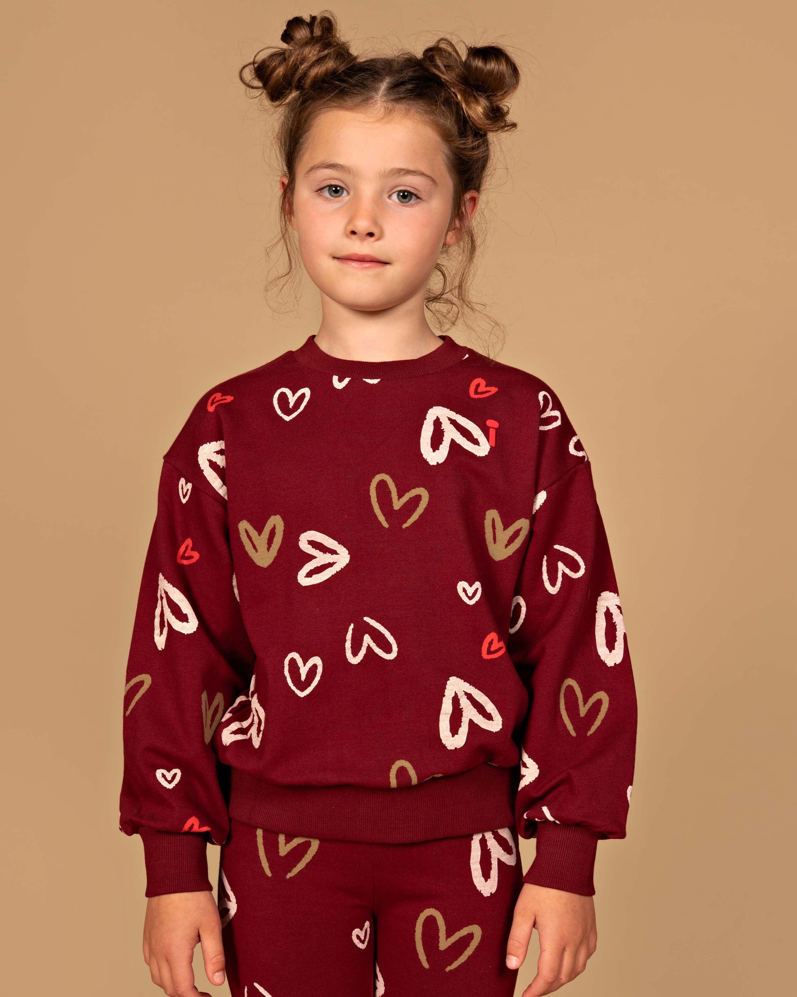 Bordeauxrode sweater met hartjesprint | AOP Red Hearts