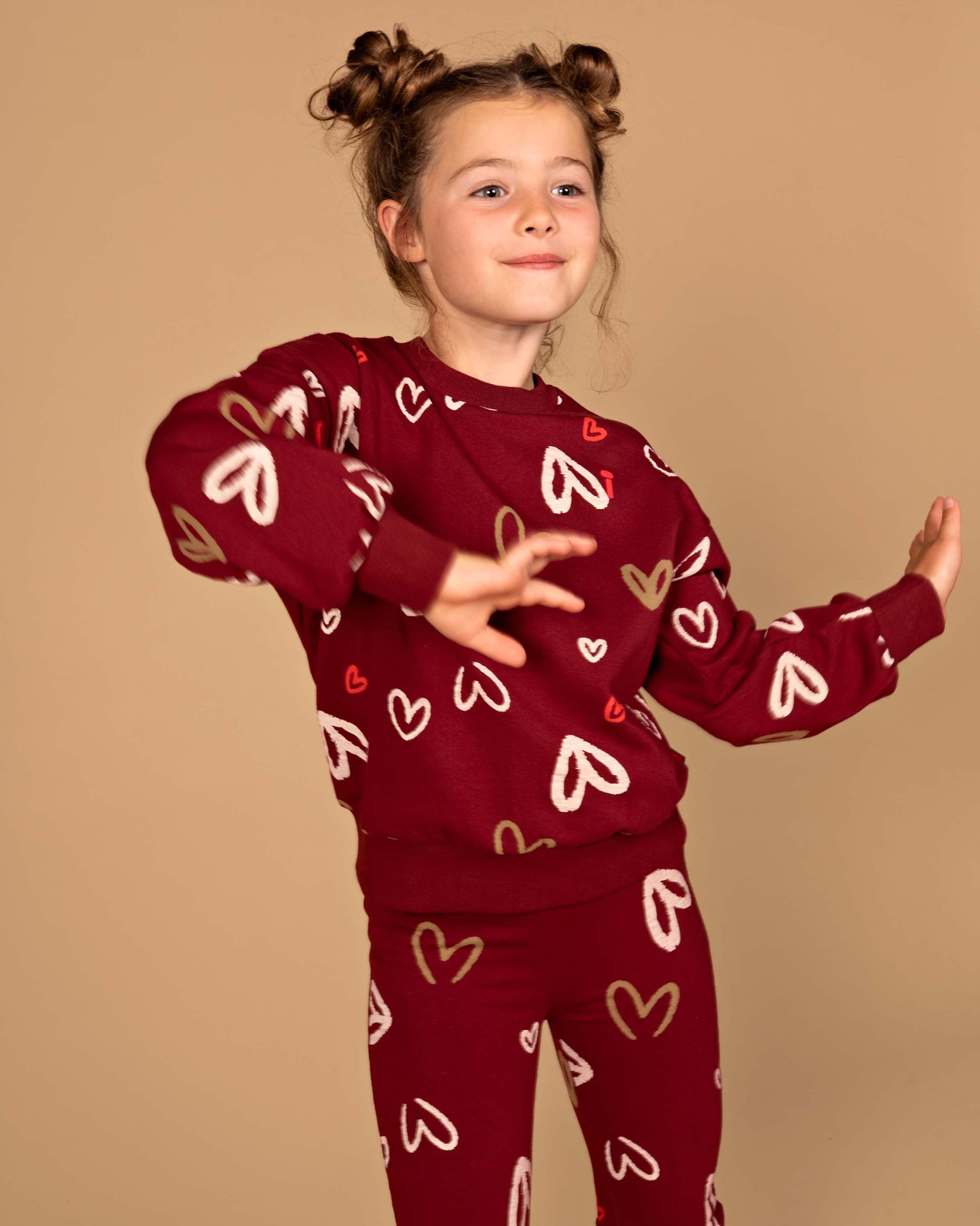 Bordeauxrode sweater met hartjesprint | AOP Red Hearts