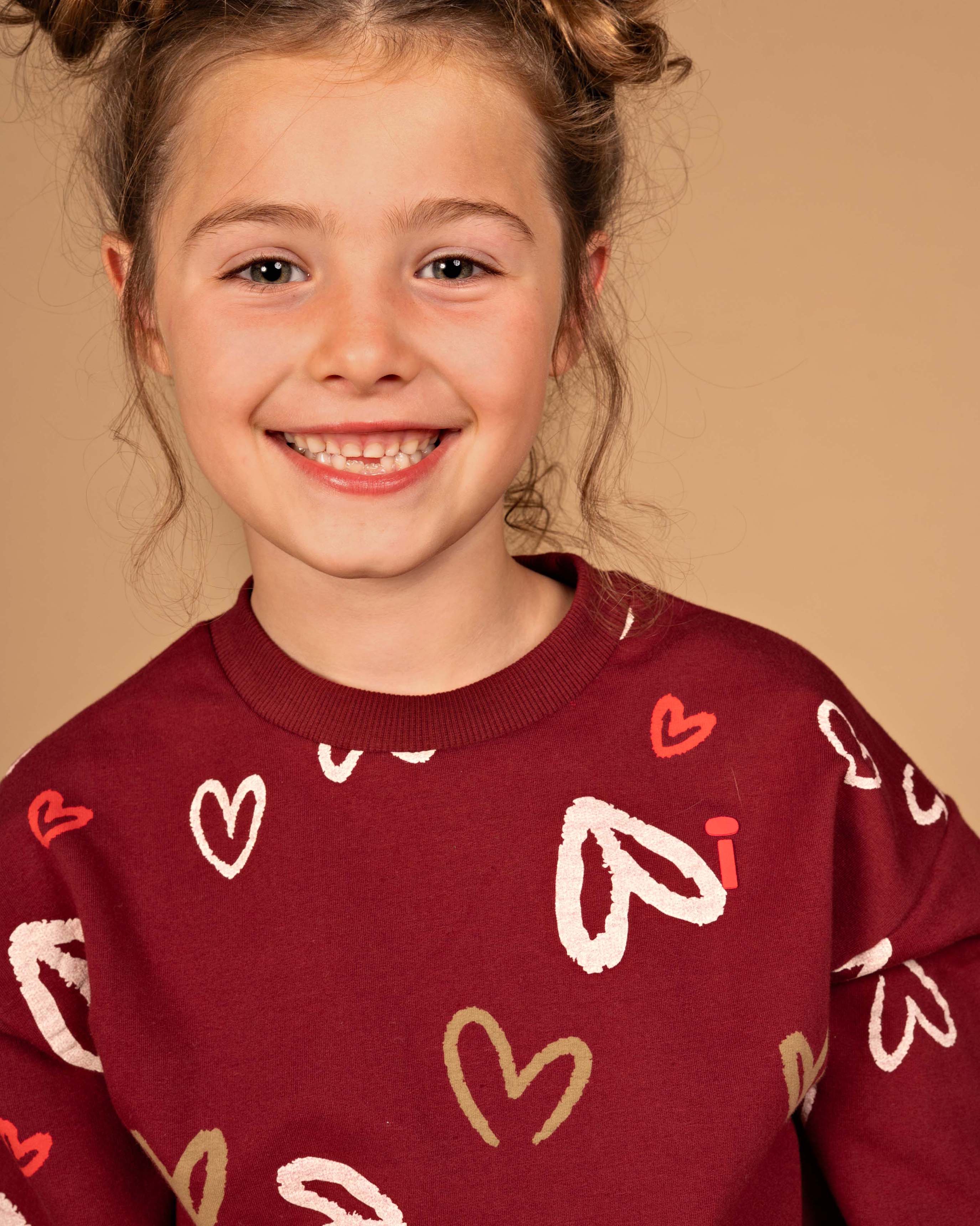 Bordeauxrode sweater met hartjesprint | AOP Red Hearts