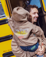 Zandkleurige hoodie met kleurrijke prints | Dessert Sand